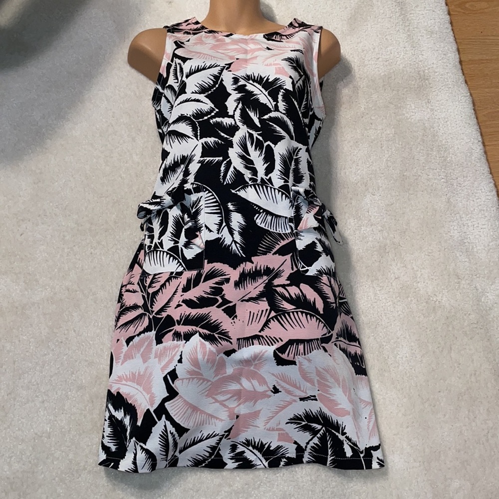 NWOT TU by CATU tropical print dress with bow tie pockets